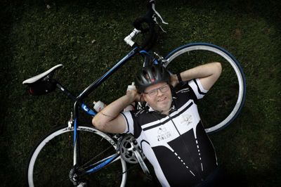 Morten Korshøj pakker altid sin taske dagen inden, han skal afsted. På den måde har han nemmere ved at komme afsted - selv de dage, hvor han måske ikke har så meget lyst til at komme afsted. Foto: Henrik Ole Jensen