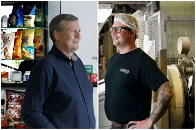 Ole Østergaard (t.v.) og Allan Kristensen (t.h.) arbejder begge i Ehrno Flexible A/S som henholdsvis direktør og trykker. Virksomheden beskæftiger sig med emballage til mange af de madvarer, vi kender fra hverdagen. Foto: Henrik Ole Jensen