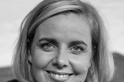 Psykolog Rikke Yde Tordrup holder foredrag for forældre og personale på Grønbjerg Friskole. Foto: PR-Foto