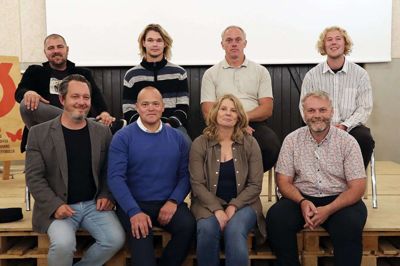 Nederst til højre sidder Lotte Stoltenborg og Morten Bak side om side. Det to er nu henholdsvis borgmesterkandidat og spidskandidat. Foto: Privatfoto