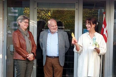 Anne Marie Søe Nørgaard (V), formand for Herning Kommunes Social og Sundhedsudvalg, Klaus Meinert Nielsen, formand for Sind Herning-Ikast-Brande, og Nete Kragelund (t.h.), chef for Samarbejde, Rådgivning og Visitation i kommunens handicap- og psykiatriafdeling, stod for åbningstalerne, da Én Indgang blev indviet. Foto: Privatfoto