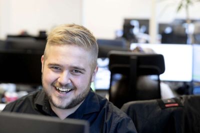 Søren Lodberg Porsmose har under sin uddannelse til BDE-ingeniør i Herning samarbejdet med både store og små virksomheder, når han har lavet studieprojekter. Det har givet en masse god erfaring, fortæller han. Foto: Jørn Deleuran