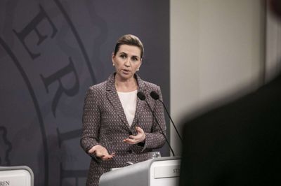 Mette Frederiksen opfordrede på sit pressemøde mandag aften et presset sundhedspersonale om at yde en ekstra indsats. Foto: Ritzau/Scanpix
