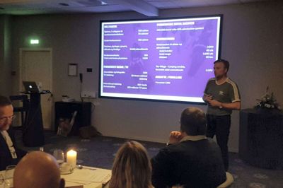 Sport event manager Elo Christensen fra Herning Kommune præsenterede det firedobbelte VM-stævne i ridesport, som finder sted i Herning i august 2022. Foto: Palle Heering Nielsen
