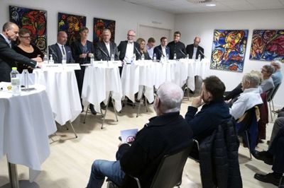 Folkebladet var torsdag aften vært for en af valgkampens sidste valgmøder, da de 11 spidkandidater debatterede blandt andet ældrevelfærd. Foto: Tom Laursen