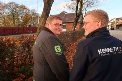 Jimmy Storm Jessen (t.v.) blev klædt på til det politiske engagement, da han oplevede, at sønnen Kenneth Storm Jessen stillede op for fire år siden. Foto: Henrik LInd JØrgensen