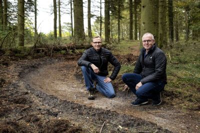 Både Benny Poulsen (t.v.) og Carsten Kristensen kører selv mountainbike - bare ikke lige, da reportageholdet kiggede forbi. Foto: Jørn Deleuran Foto: Jørn Deleuran