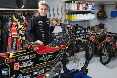 Siden barnsben har Emil Pørtner været begejstret for den fart og andrenalin, som motorsporten giver. Han har netop afsluttet sine »unge« år, så han fra næste sæson går over til fuldt seniorprogram. Foto: Jørn Deleuran