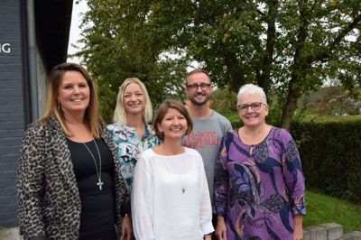 Anja Laursen, Bente Alkærsig Rasmussen, Hanne Holst Long, Maria Greve Svendsen og Jacob Gøtzsche Foto: Marie Adelstorp