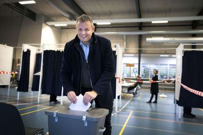 Lars Krarup kunne for første gang i 24 år ikke stemme på sig selv, da han tirsdag formiddag afgav sin stemme i Alpi Hallerne i Lind. Foto: Tom Laursen