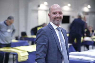 Det lykkedes lige akkurat for De Konservatives Per Ørum at blive valgt ind i byrådet. Men han bliver den eneste K-politiker, da partiet efter den første optælling mistede et af sine to mandater. Foto: Henrik Ole Jensen