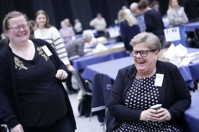 Spidskandidat og formand for SF Herning Kirsten Kronborg havde svært ved at skjule sin glæde, da det stod klart, at partiet får to mandater i det nye byråd. Foto: Henrik Ole Jensen