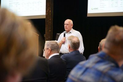 Peter C. Petersen kunne på talerstolen atter berette om en omsætning på den gode side af to milliarder kroner. Foto: PR-Foto