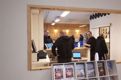 Kenneth Frydensbjerg er tilbage bag disken i Bredgade 59C, og det var populært hos stamkunderne. Foto: Henrik Øster-Jørgensen