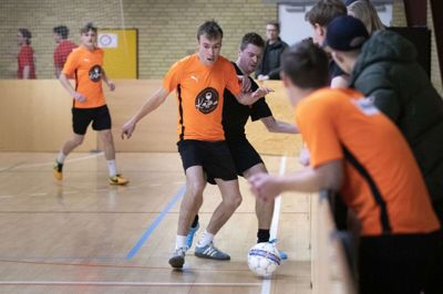 Jonas Henriksen, hans tre fætre samt en sjællænder spiller for Kantinen. Holdet lagde meget godt ud på første kampdag. Foto: Tom Laursen