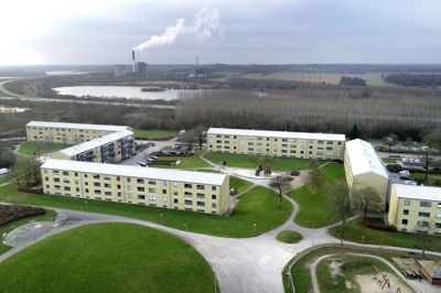 Stigende priser inden for byggeriet presser tidsplanen for renoveringen af 270 lejligheder på Holtbjerg. Foreløbig er starten på renoveringen af de første to boligblokke på Valdemarsvej udskudt til midt i juni. Foto: tom laursen