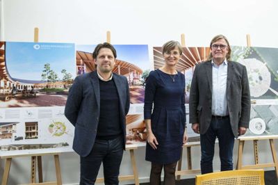 Herning Kommune offentliggjorde tirsdag på et pressemøde nyt om det kommende håndværkerkollegie ved Herningsholm Erhvervsskole med BRFfonden som bygherre. Fra venstre er det Allan Kortnum, direktør for Herningsholm Erhvervsskole & Gymnasier, borgmester Dorte West og direktør for BRFfonden og Fonden for Håndværkskollegier Kristian May. Foto: Jørn Deleuran