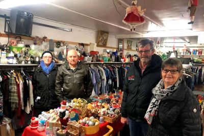 Gerda og Gunnar Ravnborg og Kurt og Solveig Lauritsen var med til at etablere FDF’s genbrugsbutik for 41 år siden. Jubilæet kunne ikke holdes sidste år på grund af corona. Foto: Henrik Lind JØrgensen