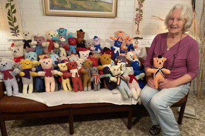 Den første bamse blev påbegyndt 22. April 2020. 27. April året efter rundede hun bamse nummer 200 - og i december 2021 har hun netop taget bamse nummer 322 af pindene. Foto: Privatfoto Foto: Privatfoto