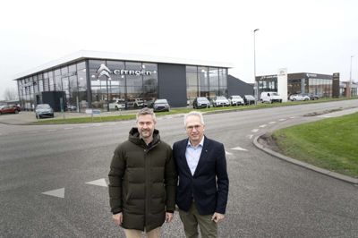 Fremover vil Hedegaard Biler fokusere på salg af Hyundai og Mitsubishi, som skal samles i det nye bilhus, hvor Citroën i dag holder til. Samtidig gennemgøres et generationsskifte, hvor Anders Hedegaard (t.v.) fortsætter som direktør, mens Erik Hedegaard stopper med at have daglige opgaver i bilhuset. Foto: Tom Laursen