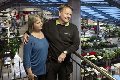 Den største succes er, når kunder kommer og fortæller, at de er så glade for det træ eller den busk, som de købte her for 10 år siden, fortæller Iver Andersen. Foto: Jørn Deleuran