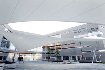 Erhvervsgymnasiet i Herning tømmes for elever, som nu bliver sendt hjem til online-undervisning. Foto: Flemming Hansen
