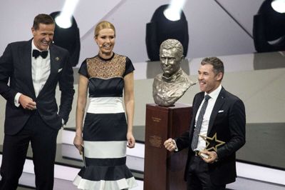 Motorsportskører Tom Kristensen optages her i Sportens Hall of Fame ved en af de tidligere sportsgallaer i Jyske Bank Boxen. Foto: Tom Laursen
