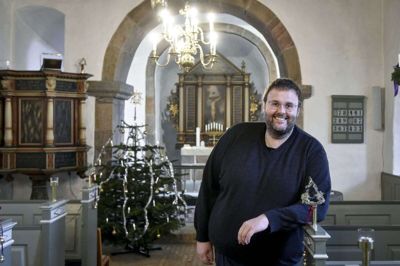 Det var arbejdet som kirke- og kulturmedarbejder i Nordsalling og på Fur, der gav Thomas Frydendal Nielsen lyst til igen at kaste sig over teologistudierne. Han måtte dog tage en alternativ retning, men han er kommet i mål og bliver snart ordineret. Foto: Lars Rasborg