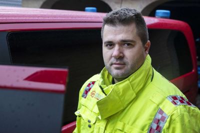 Omkring 50 gange årligt rykker Michael Nielsen ud med indsatslederbilen. Når han har vagten, skal han være klar 24/7 til at forlade sofaen, sengen, skrivebordet eller aftensmaden. Foto: Jørn Deleuran
