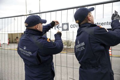 Der er behov for et robust beredskab under coronapandemien. Det betyder, at de godt 90 værnepligtige hos Beredskabsstyrelsen Midtjylland er blevet bedt om at holde nytår på kasernen i Herning for at undgå at blive smittet. Ud over at opretholde det akutte beredskab assisterer Beredskabsstyrelsen Midtjylland i øjeblikket også Region Midtjylland med opgaver i forbindelse med Covid-19. Foto: Ritzau Scanpix