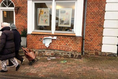 Apoteket i Kibæk skal i hvert fald have pillet den gamle postkasse ned og have en ny sat op. Foto: Henrik Lind Jørgensen