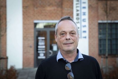 Ole Kristensen kommer fra et job som sælger i De Lokale Ugeaviser. Denne fælles salgsorganisation for ugeaviser er lukket ned, og Mediehusene Midtjylland har med nyansættelsen taget alt salg til mediebureauer samt nationale kunder ind i egen koncern. Ole Kristensen kommer i det daglige til at arbejde fra sit kontor i mediehuset Midtjyllands Avis i Silkeborg. Foto: Martin Ballund