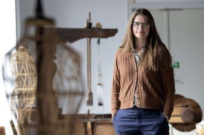 Direktør Kristine Holm-Jensen glæder sig til at kunne åbne Tekstilmuseet og de andre museer under Museum Midtjylland igen. Foto: Jørn Deleuran