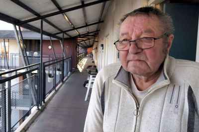 Ervin Kyrmes fra Herning har aldrig betalt licens, fordi han hverken har tv, radio eller computer. Derfor er han ærgerlig over, at han nu skal være med til at finansiere dansk public service i form af et nedsat skattefradrag. Foto: Bo Lundgaard
