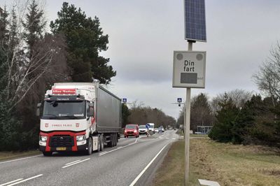 Landevejen gennem Ilskov er stærkt trafikeret, og dagligt skal børn over landevejen for at komme i skole og til fritidsaktiviteter. Foto: Jesper Wind