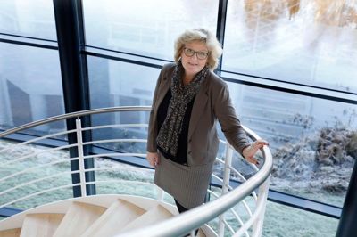 Helle Mathiasen skulle oprindeligt bare have afløst i en barselsperiode, men siden 2007 har hun været ansat hos KMC, hvor hun udfylder flere funktioner. Foto: Henrik Ole Jensen