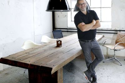 Carsten Thor håber også på senere at kunne lave andre begivenheder i de gamle mejerilokaler. Det kunne for eksempel være noget fredagsbar-lignende, hvor man kunne kigge forbi og få et glas vin eller lignende. Foto: Henrik Ole Jensen