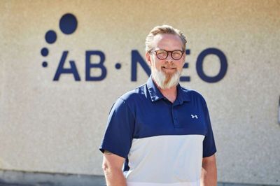 Jens Iversen er produktions- og lagerchef hos AB NEO, der har til huse syd for Videbæk. Han skal stå i spidsen for den udvidelse, som skal fordoble fabrikkens produktion af proteinrigt mælkepulver til smågrise. Foto: Privatfoto