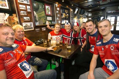 Murphy’s Pub er klar på at holde åbent efter midnat, hvis kunderne vil være med. Billedet er fra håndbold-VM lige inden pandemien satte ind. Foto: Tom Laursen