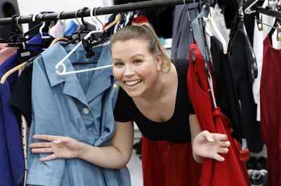 Karina Vester Bentsen fra Aarhus har kastet sig ud i rollen som Sandy, der i filmen fra 1978 spilles af Olivia Newton-John.. Foto: Henrik Ole Jensen