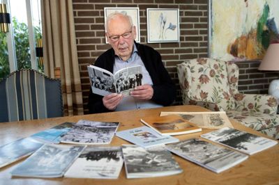 Adskillige bøger primært med lokalhistorisk indhold er det blevet til fra Oskar Krogsgaards hånd. Han har blandt andet skrevet om Aulum foreninger, virksomheder, forretninger og byen under besættelsen. Foto: Tom Laursen