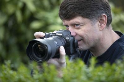 Jørgen D. Vestergaards »arbejshest« - det kalder han det - udi udstyr, er hans Canon EOS-R6, som er halvandet år gammelt. Foto: Tom Laursen