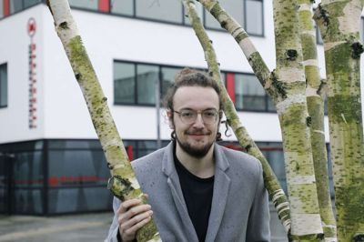 Thor Ølgaard Hansen stammer fra Kibæk og er midlertidig flyttet hjem, mens han det kommende halvandet år skal være journalistpraktikant i Mediehuset Herning Folkeblad. Foto: Henrik Ole Jensen