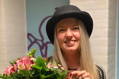 Der skal en svendeprøve-bedømmelse bestående af udelukkende 12-taller til, før man kan hænge en guldmedalje om halsen. Den præstation vingede Frederikke Friis Mikkelsen fra Menu på Dæmningen i Herning forleden af, da hun overbevisende bestod sin svendeprøve som gourmetslagter. foto: Privatfoto