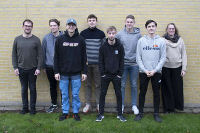 NYUDDANNEDE Et hold elektrikere har bestået deres svendeprøve ved Herningsholm Erhvervsskole & Gymnasier: David Oelenshlæger Poulsen - Vestkystens El ApS, Oksbøl; Jacob Christian Sørensen - CBRE Intego A/S - Herning; Jonas Trankjær Andersen - Fa. Jens Byskov A/S, Ringkøbing; Lise Bisgaard - Jes Velsø ApS, Struer; Mads Hald Ørregaard - Birk Teq A/S, Herning; Matias Studsgaard Jensen - Knud Kirkegaard ApS, Herning; Morten Bregner Nielsen - Birk Teq A/S, Herning; og Tobias Hjorth - Elexperten.DK Ikast ApS, Ikast. Foto: Pr-foto