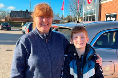 Heidi Christiansen, 50 år - med Jesper Nielsen, 10 år; Kibæk:- Ja, vi har lidt planer. Jeg er førtidspensionist, og vi skulle egentlig have været til Nordjylland på familiebesøg, men de har fået corona. Nu har vi planer med bedsterne, hvor Jesper skal lave musvitkasser med bedstefar. Så skal vi fejre fars fødselsdag og bare hygge.Foto: Henrik Lind Jørgensen