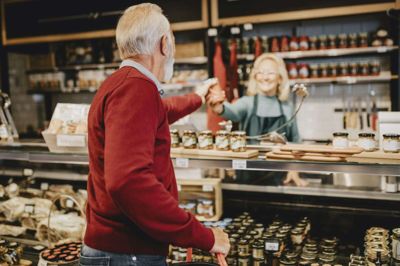 De kommende generationer af pengestærke ældre betaler gerne prisen for de helt rigtige varer. Foto: Adobe Stock