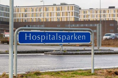 15 brandfolk fra Brand & Redning MidtVest kørte onsdag til det nye sygehus i Gødstrup, hvor en detektor udløste en automatisk brandalarm. Det var dog falsk alarm. Foto: Tom Laursen