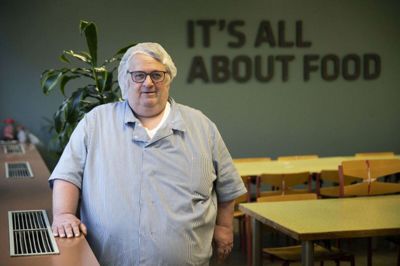 Henning Sørensen, også kaldet »Kokken«, har nu i 40 år arbejdet for at hjælpe sine medarbejdere på Danish Crown. FOTO: Malene Tswai