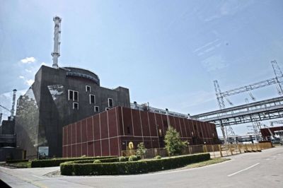 Kraftværket Zaporizjzja genererer omkring 20 procent af Ukraines årlige produktion af strøm. (Arkivfoto). Olexander Prokopenko/Ritzau Scanpix